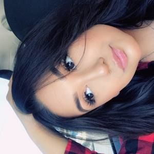 Meet your Posher, Zaira